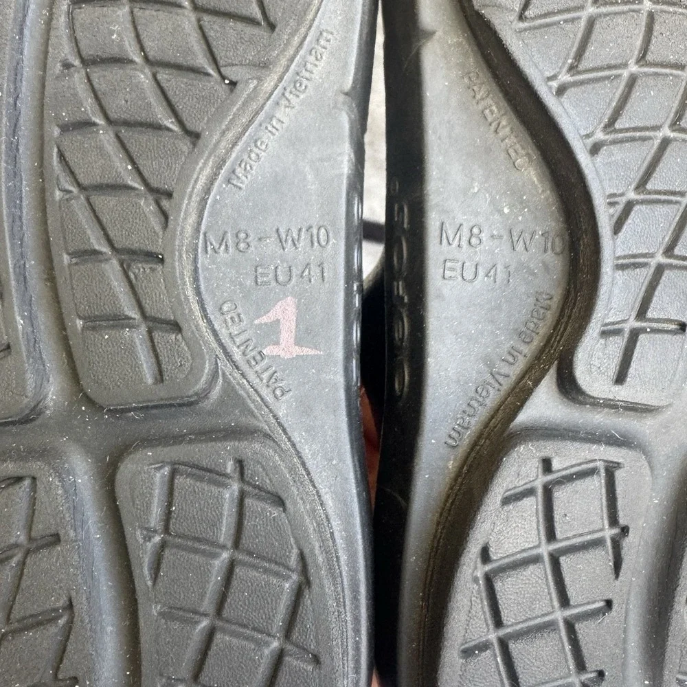 Size M8/W10 - OOFOS OOcloog Clog‎ Black Beach Slip On Recovery Sandals
